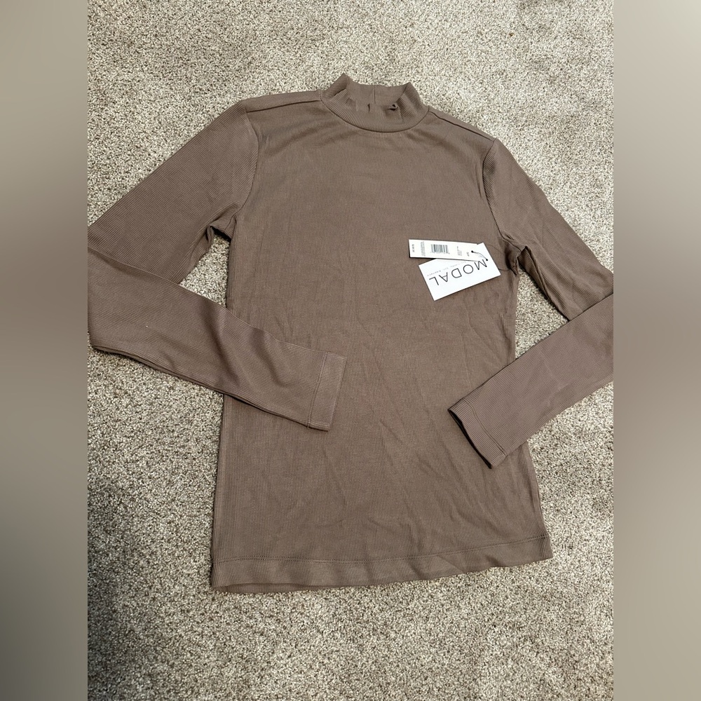 Tahari ribbed base layer turtleneck‎